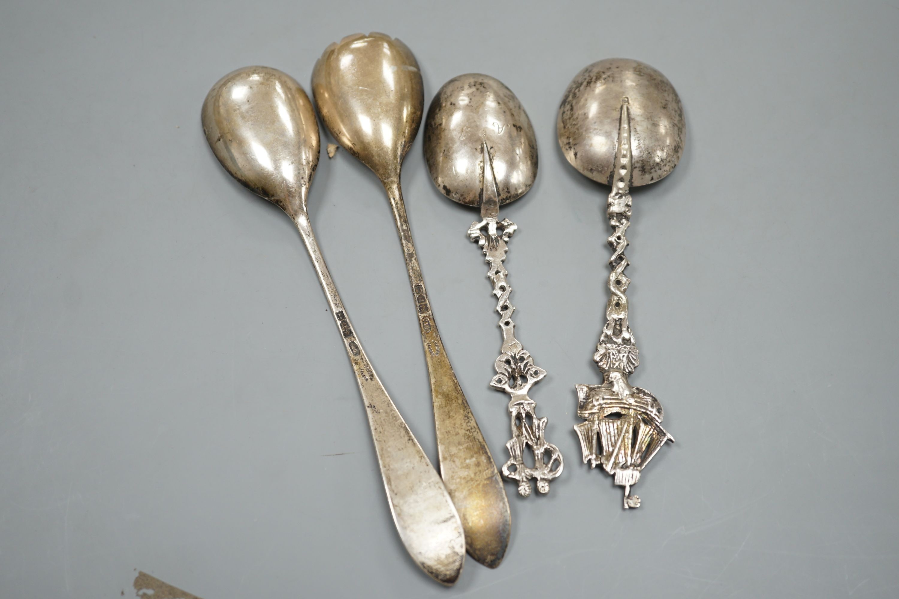 A pair of Edwardian silver salad servers, by Charles & George Asprey, London, 1906, 21.5cm, 113 grams and two continental white metal spoons.